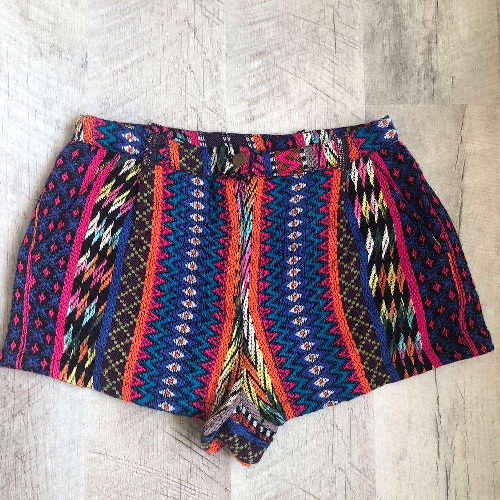 Colorful Patterned Shorts - Picture 3 of 4